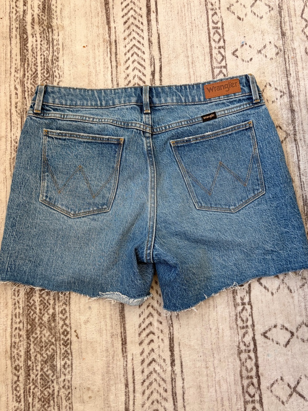 Wrangler Roll Short Cutoff Denim Shorts Size 6 Light Wash High Rise Raw Hem